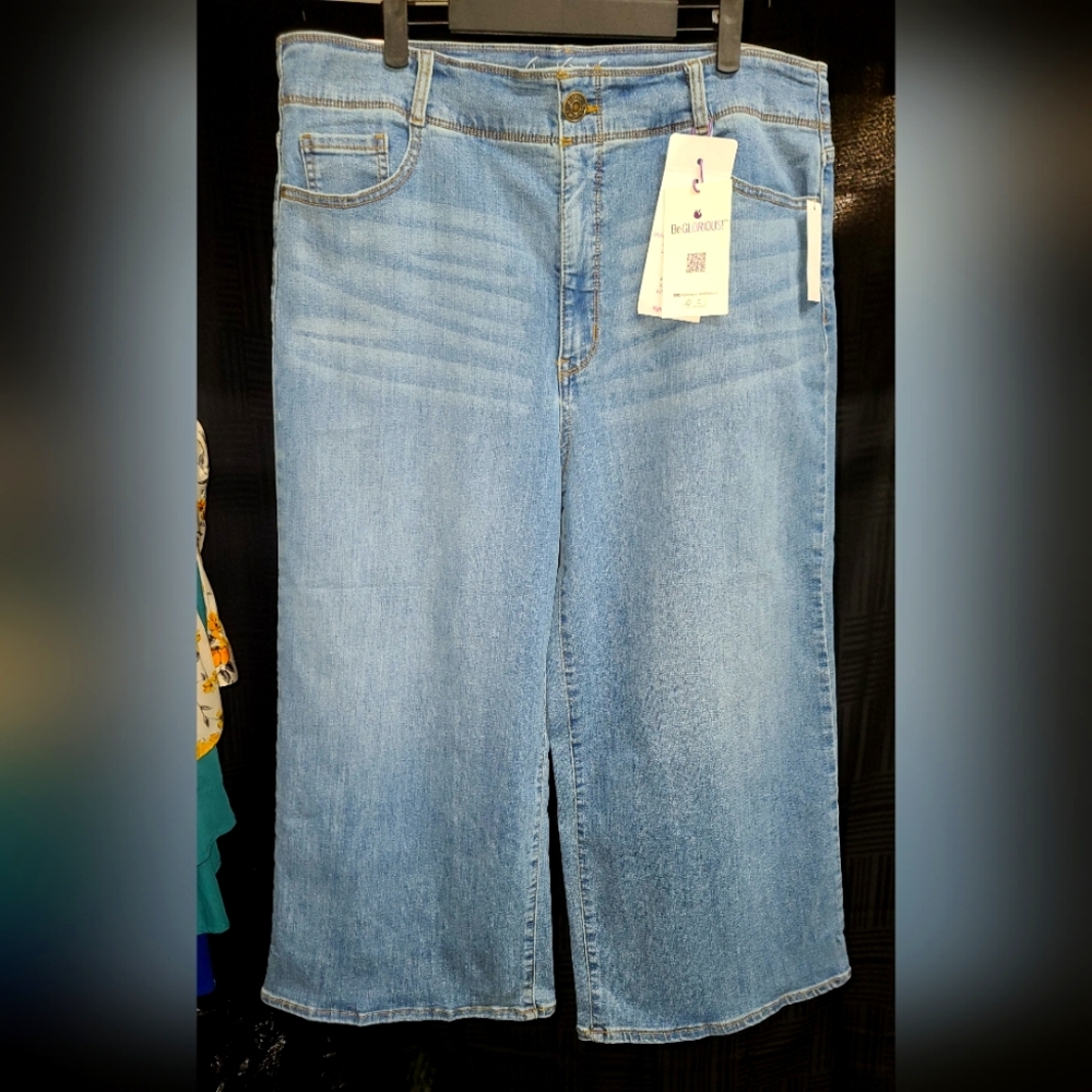 NWT Gloria Vanderbilt Light Blue Straight Leg Jeans